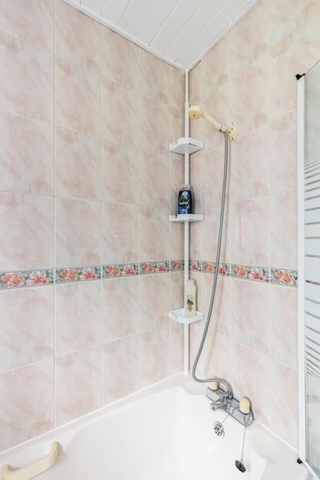 Entire Charming 5-Bed House In Darwen Blackburn Bb1 Free Parking Roadside Rishton Екстер'єр фото