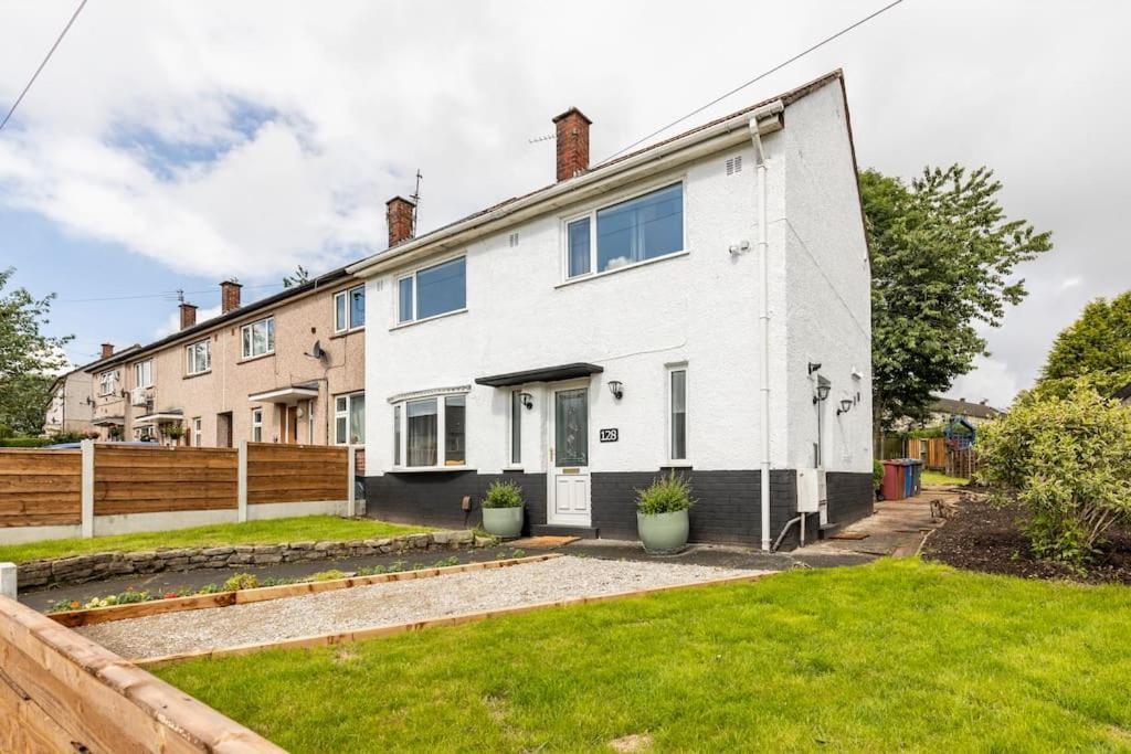 Entire Charming 5-Bed House In Darwen Blackburn Bb1 Free Parking Roadside Rishton Екстер'єр фото